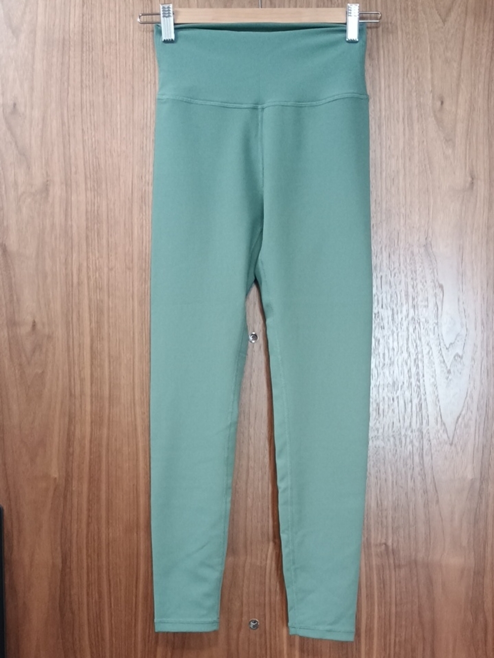 2/$20 Wilo Sage Green Leggings M